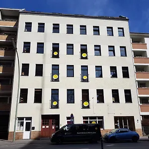 https://happy-go-lucky-hotel-schoneberg.find-berlin-hotels.com